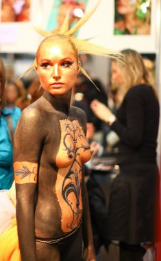 Fiesta expo 2011 - vitrinler abartılı gelinler