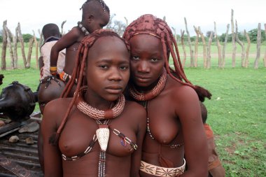 Himba kadınları