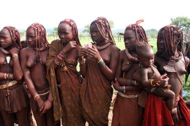 Himba kadınları