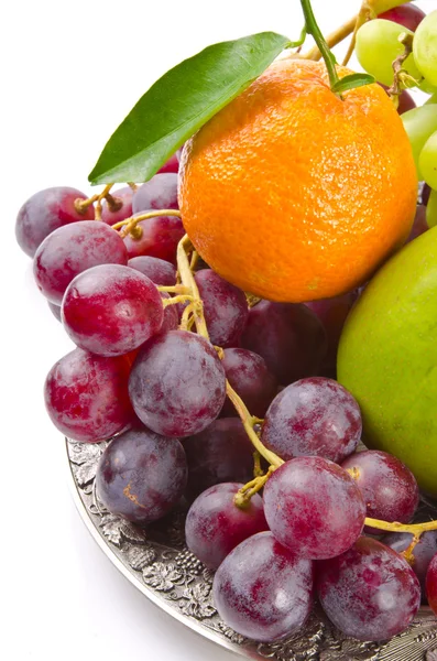 Placa de fruta con vid dulce —  Fotos de Stock